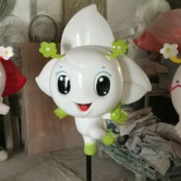 玻璃鋼小花公仔雕塑
