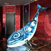 玻璃鋼鯨魚雕塑通體發光美輪美奐