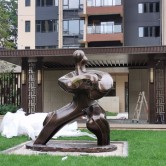 玻璃鋼仿銅抽象人物雕塑